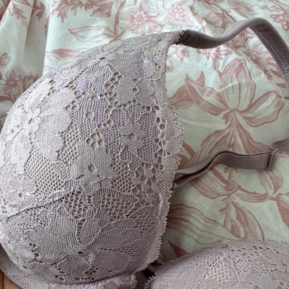 Victoria's Secret Lace Body By Victoria Bra in Lavender - Picture 5 of 9